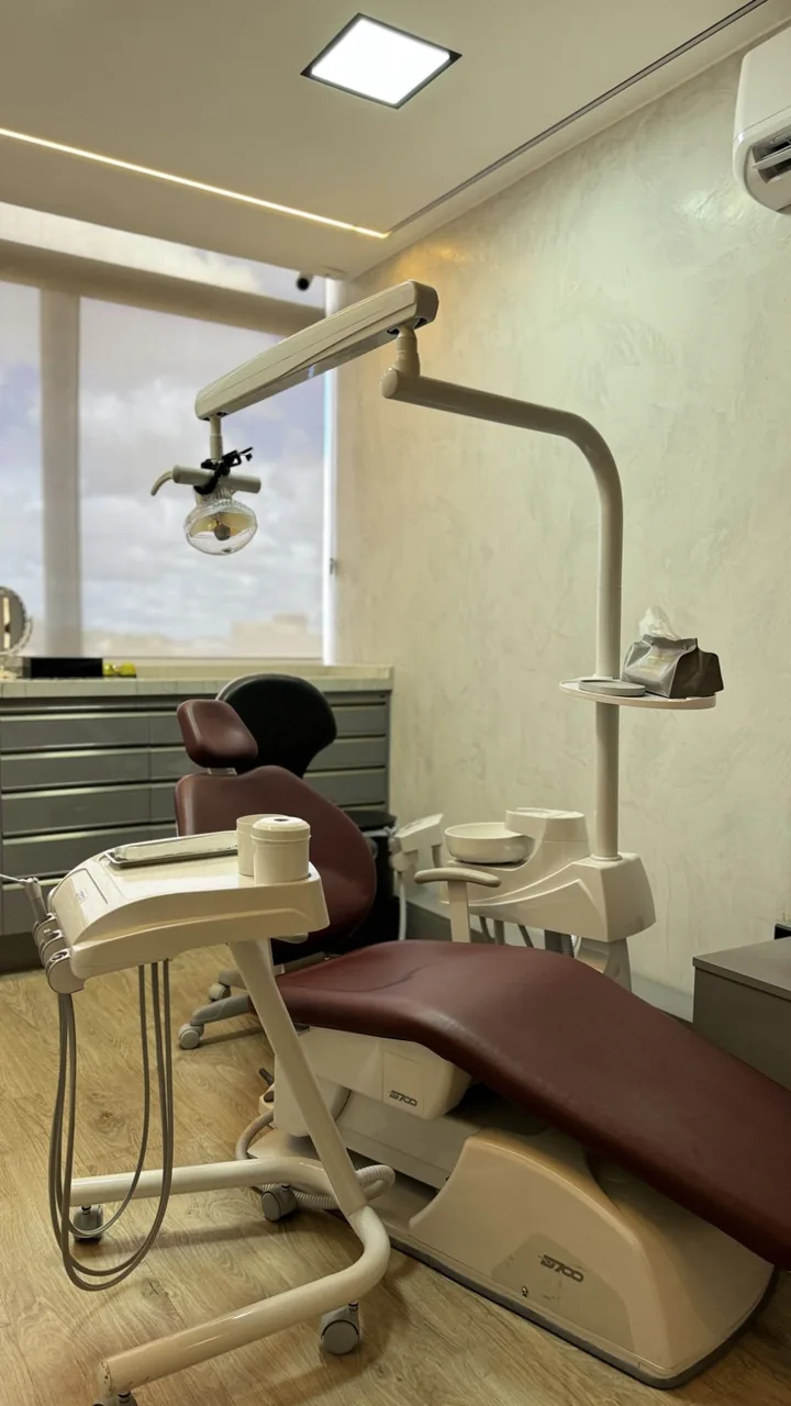 Sala de atendimento da Impla, com cadeira odontológica